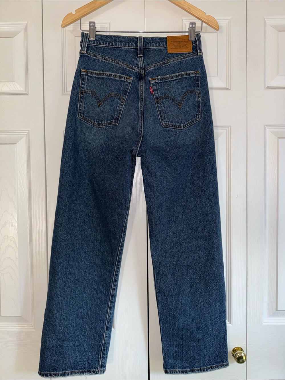 Levi’s high rise ribcage straight ankle button fly Jean size 26/L27